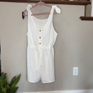 White Sleeveless Buttoned Romper XL